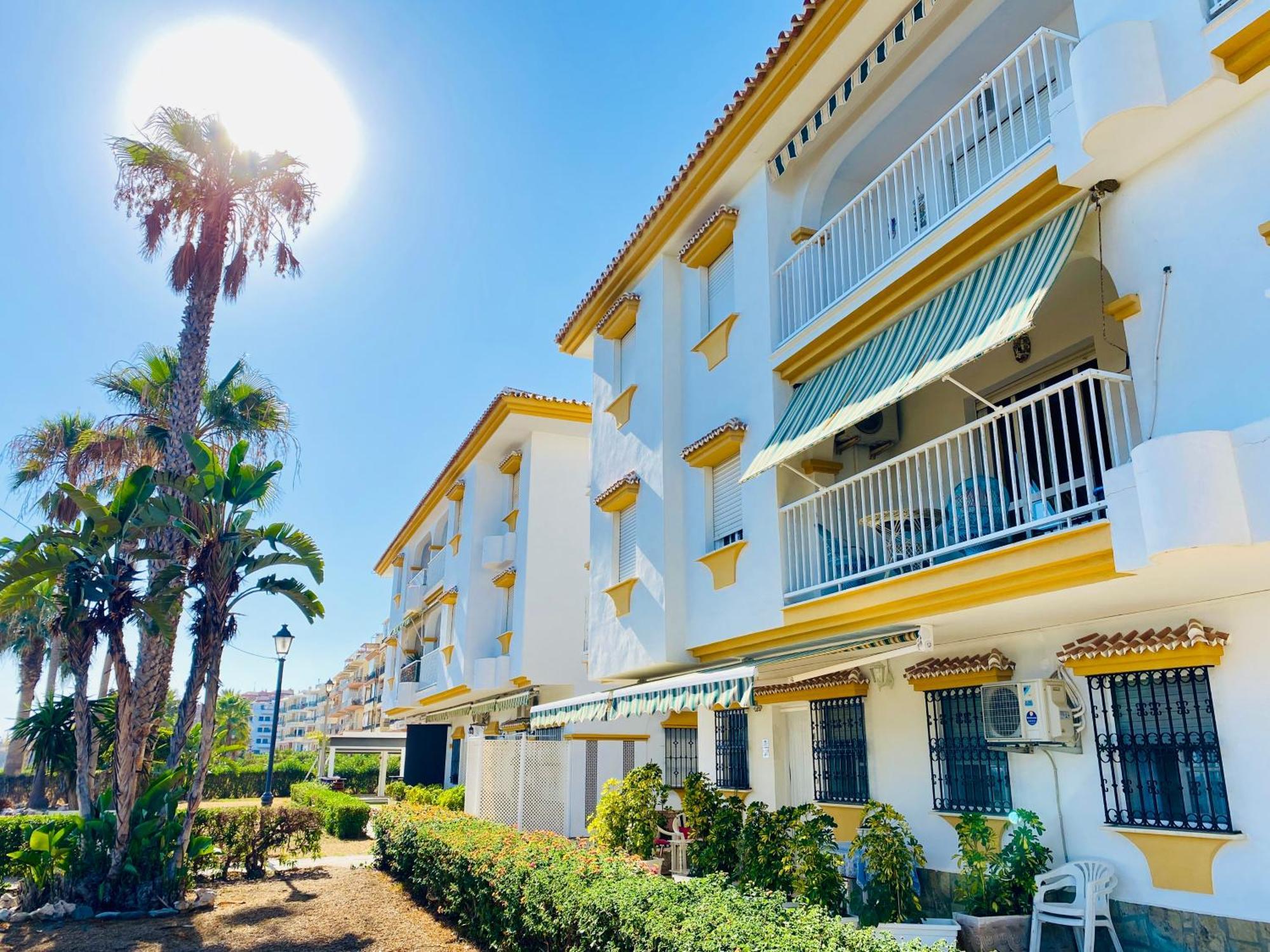 Апартаменты First Line Torrox Costa Экстерьер фото
