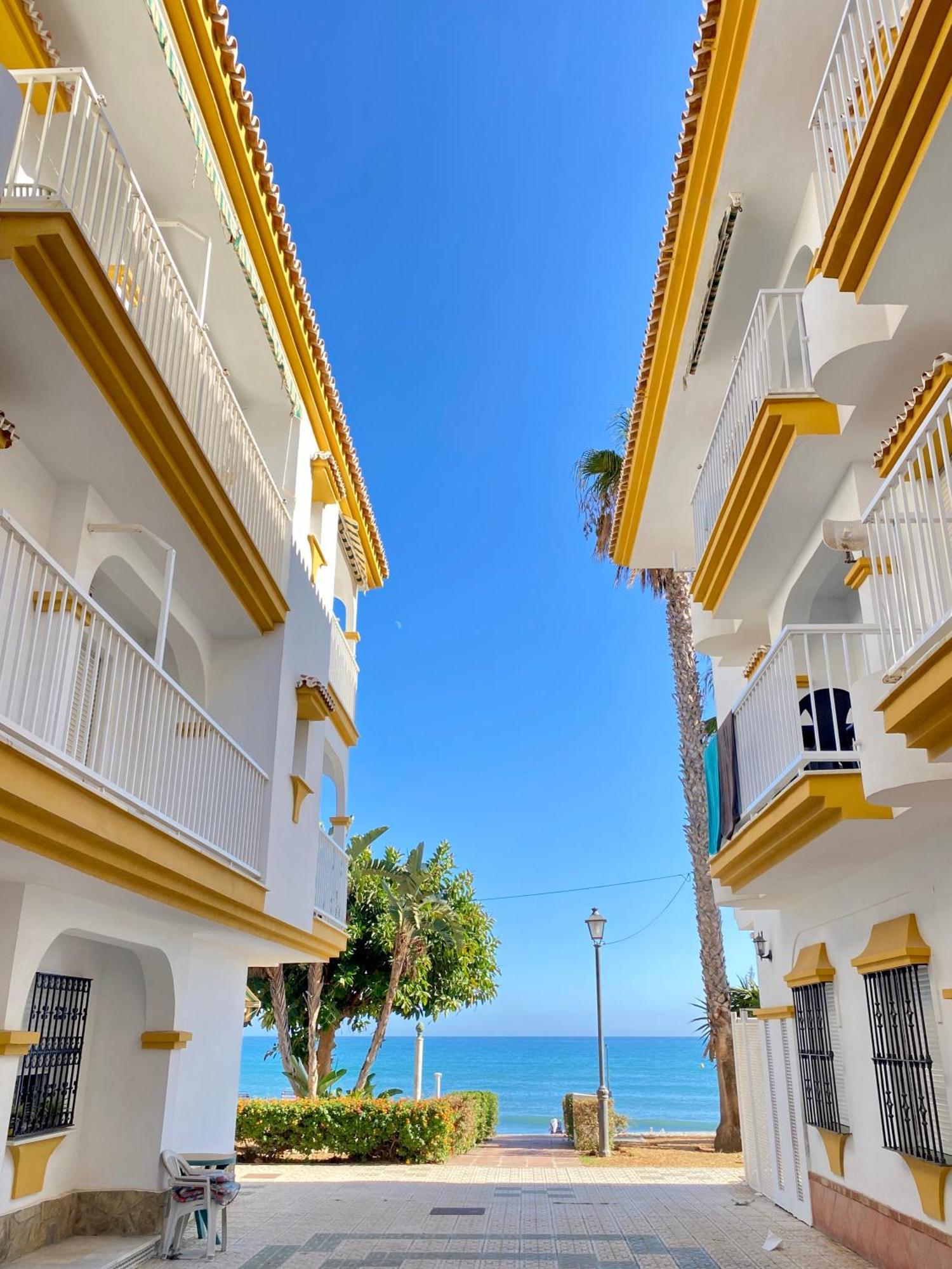 Апартаменты First Line Torrox Costa Экстерьер фото