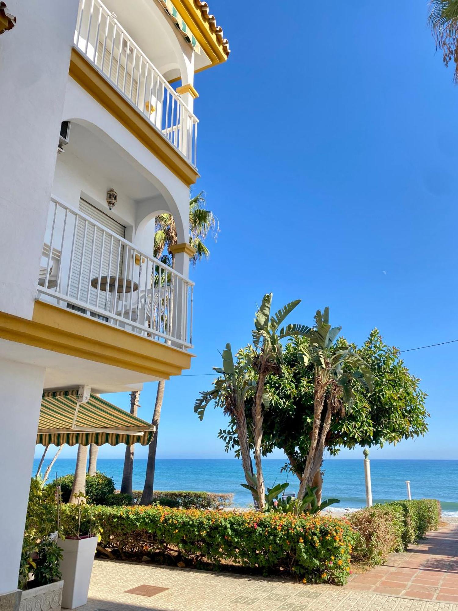 Апартаменты First Line Torrox Costa Экстерьер фото